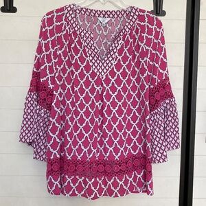 Crown and Ivy Pink and White Garden Party Signature Top Petite Medium